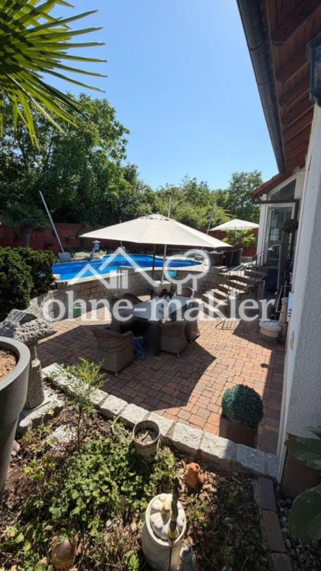Terrasse mit Pool