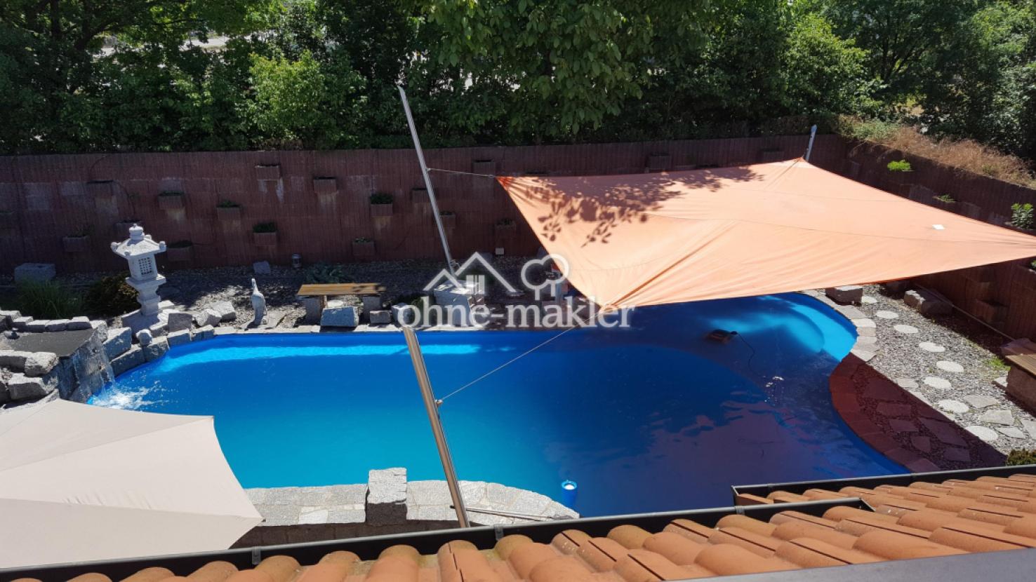 Pool mit Sonnensegel