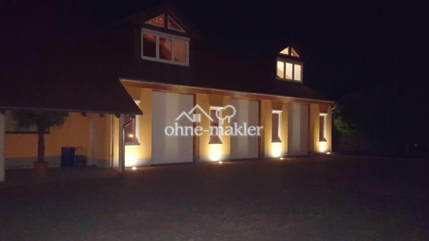 Halle mit Bodenstrahler
