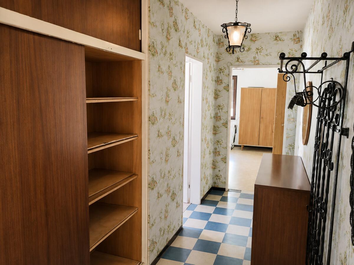 Flur mit Einbauschrank