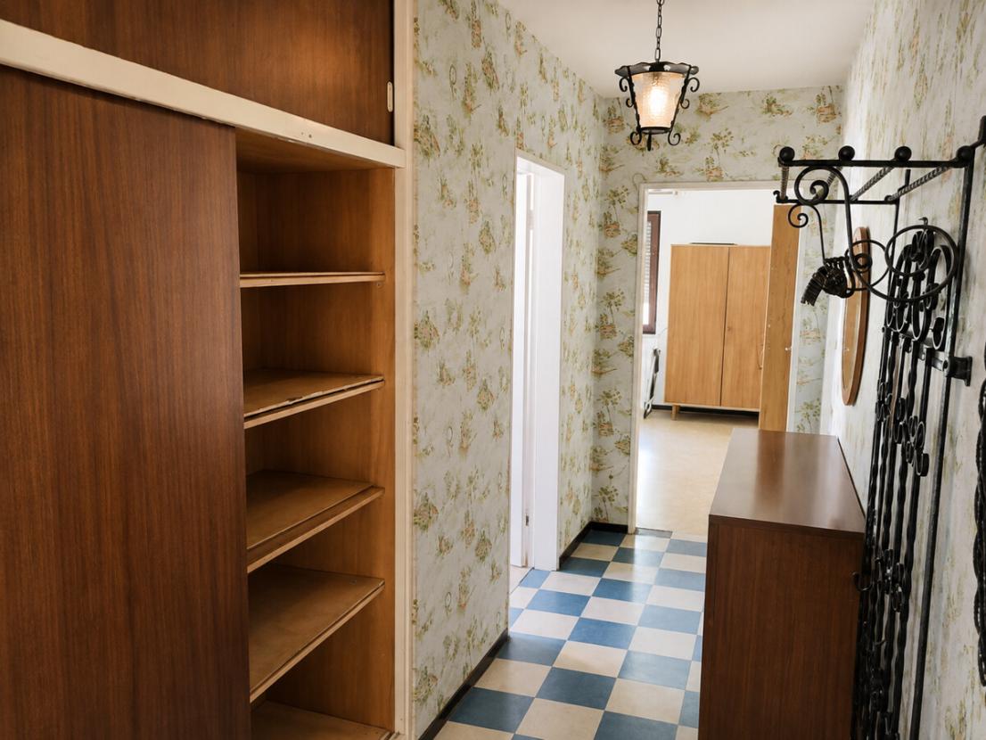 Flur mit Einbauschrank
