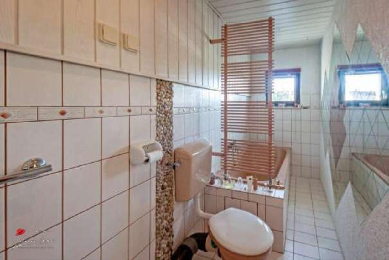 Badezimmer (EG)