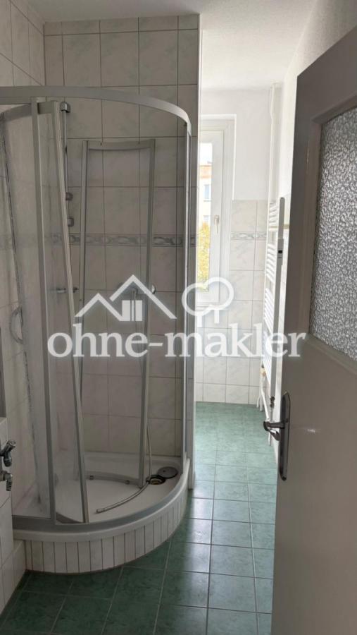 Bad mit Dusche und WC