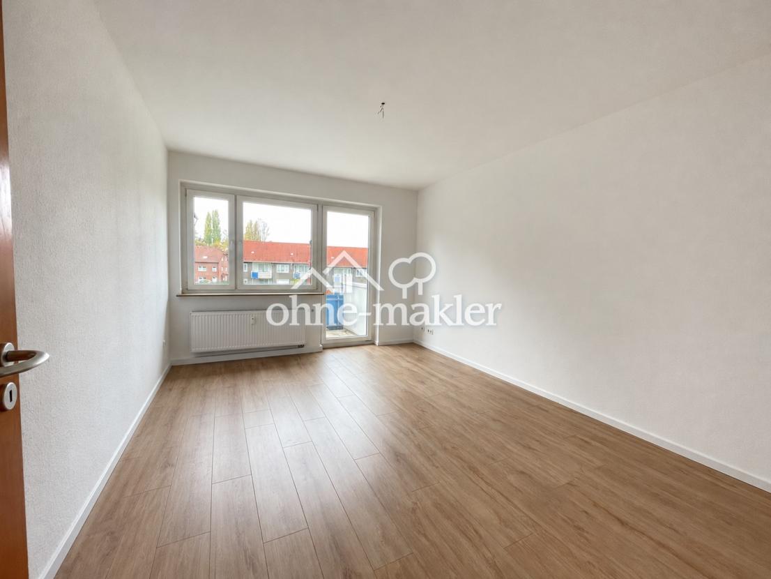 Wohnzimmer mit Balkon