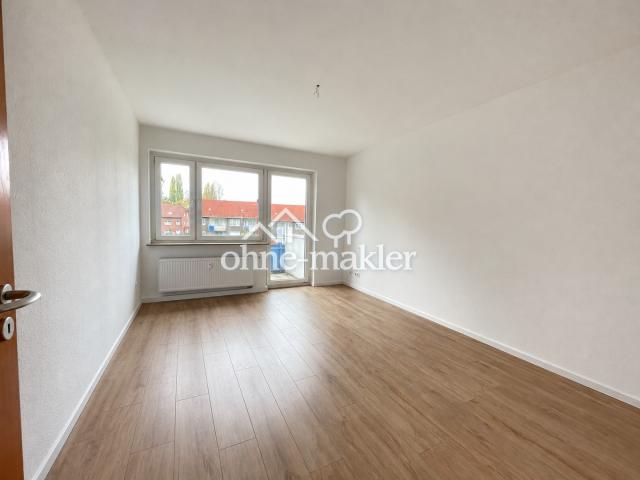 Wohnzimmer mit Balkon