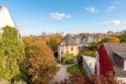 Vorderhaus Maisonette-Wohnung - Blick von der Dachterrasse auf das Achteckhaus