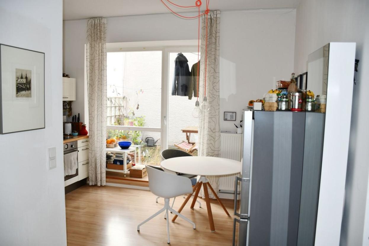 Vorderhaus Wohnung 1. OG - Wohnküche mit Balkonzugang