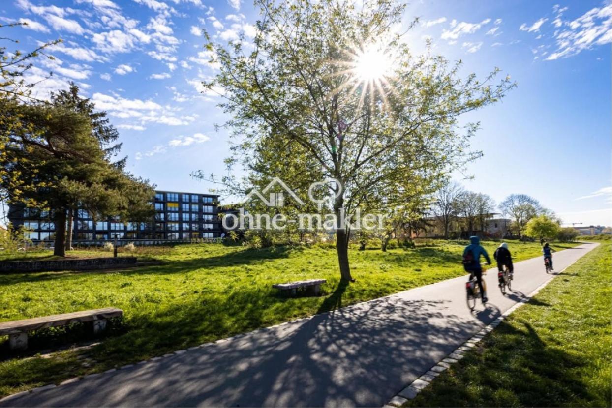 Elbe-Radweg neben der Anlage