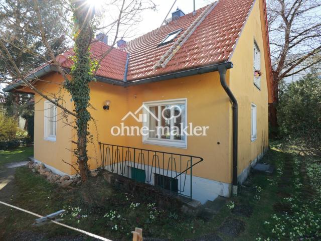 Hausansicht -Treppe zum Keller
