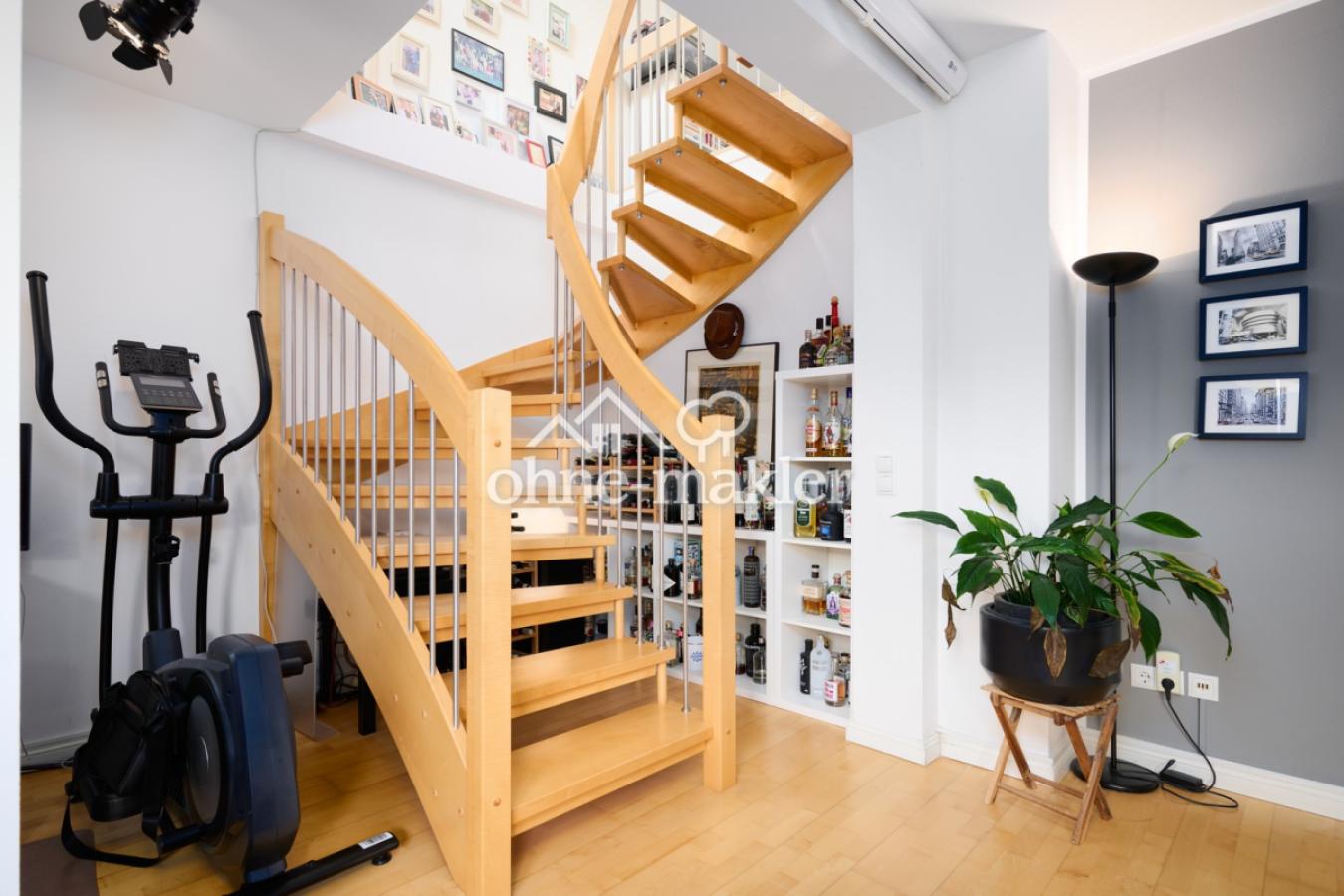 Wohnzimmer inkl. Treppe