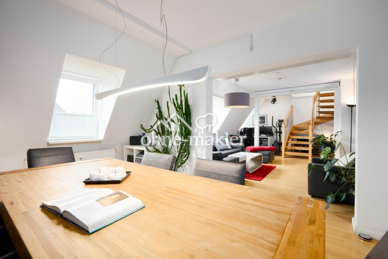 Esszimmer mit Blick ins WZ