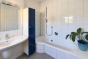 Badezimmer mit Badewanne