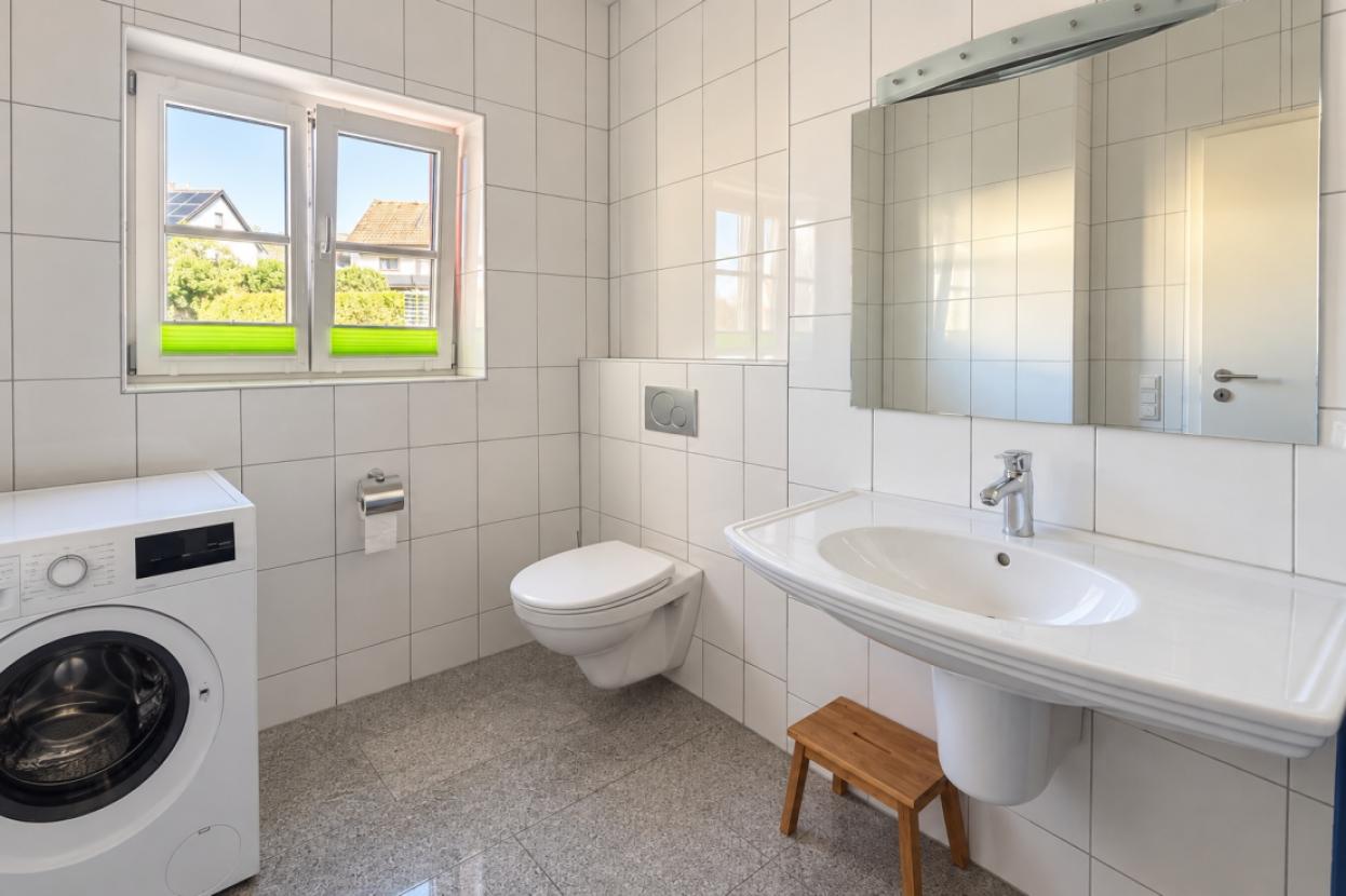 Helles Badezimmer