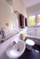 Bad mit Wanne