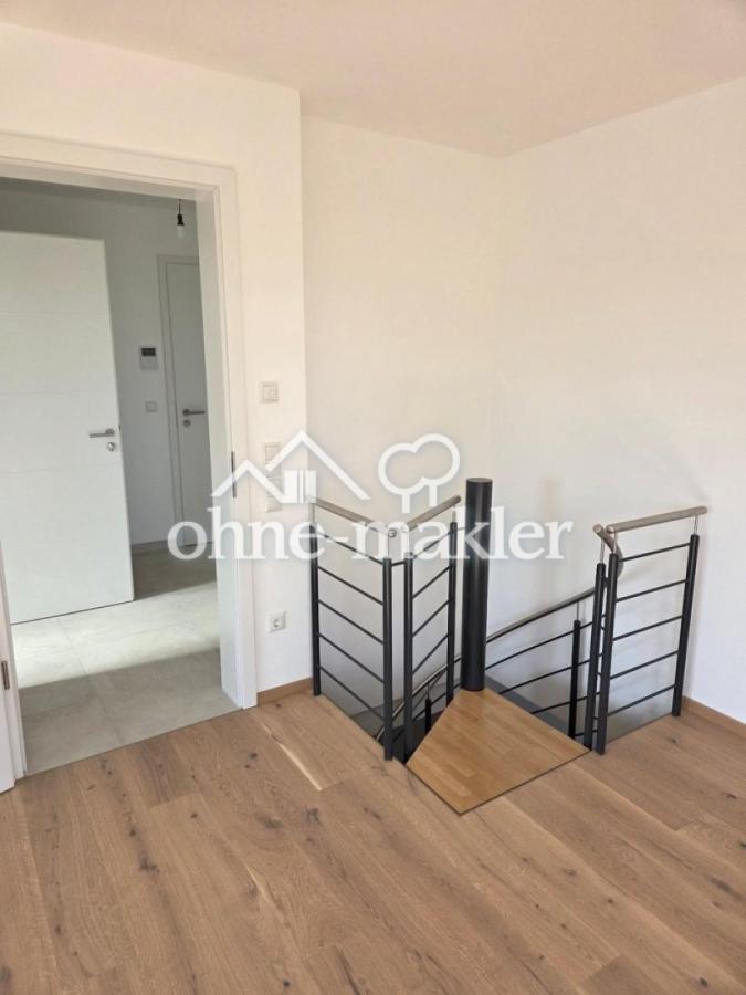 Diele + Treppe zum UG