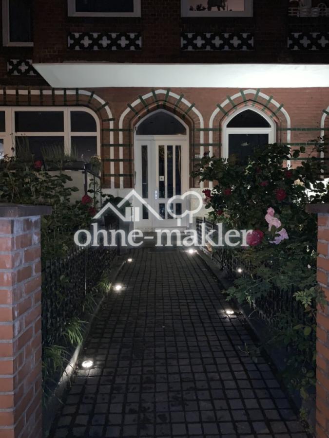 Haus bei Nacht beleuchtet