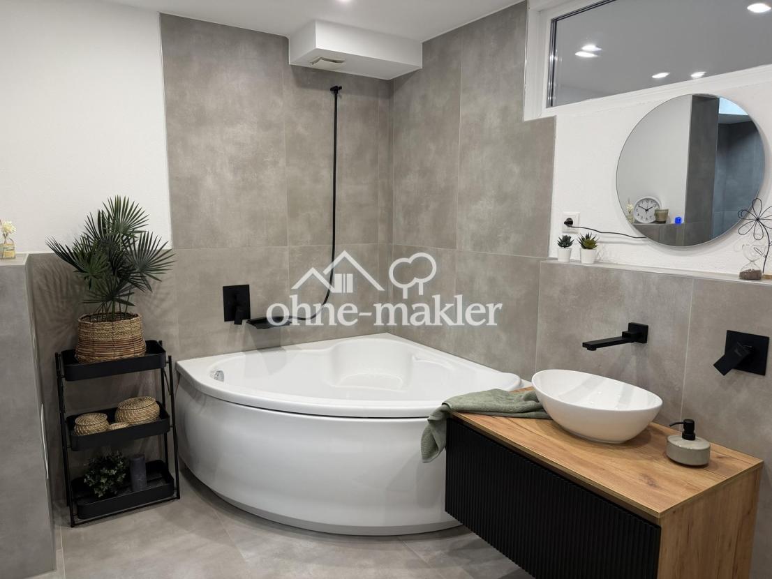 Bad mit Badewanne