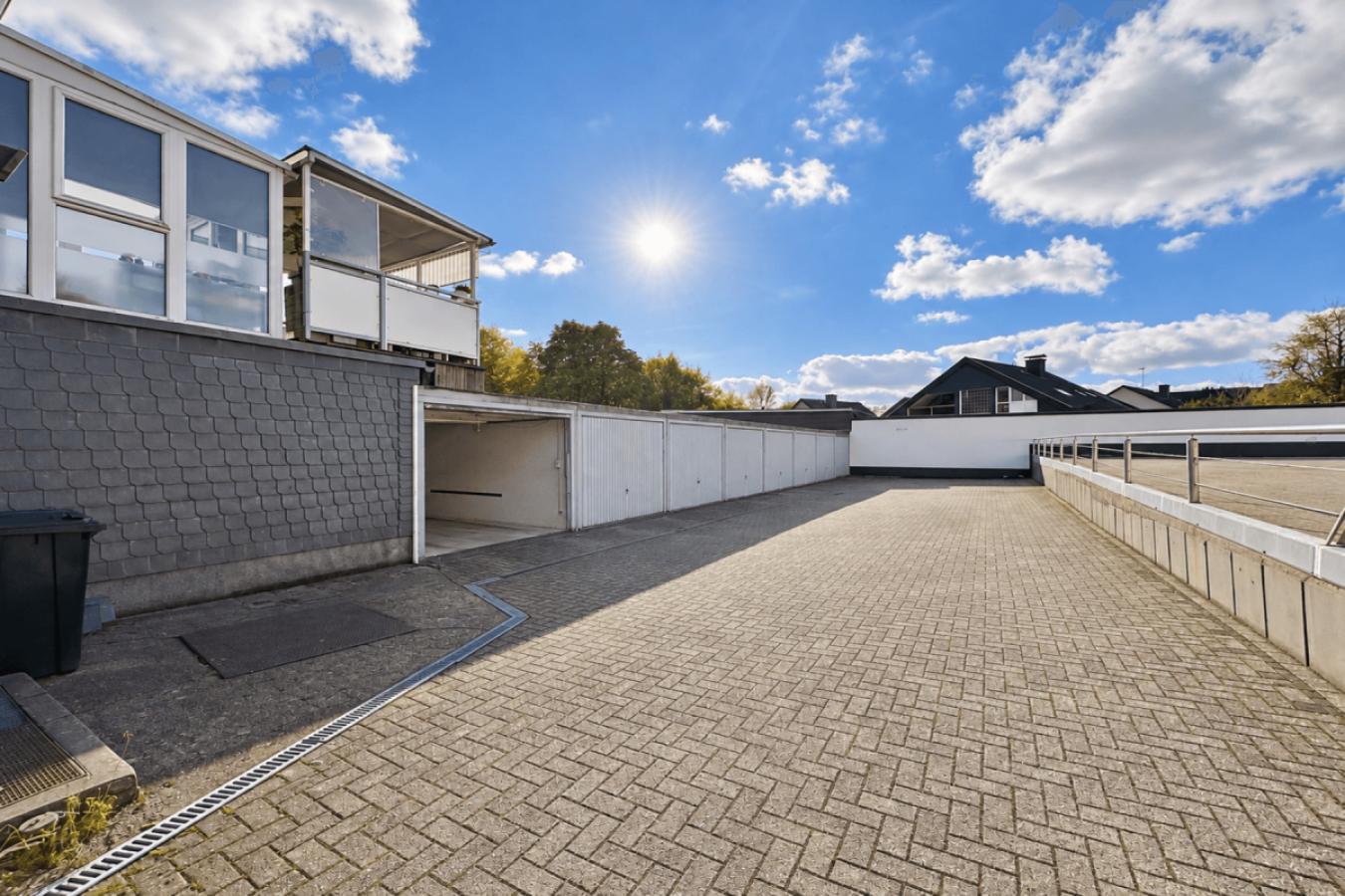 Garagenhof - Rechts