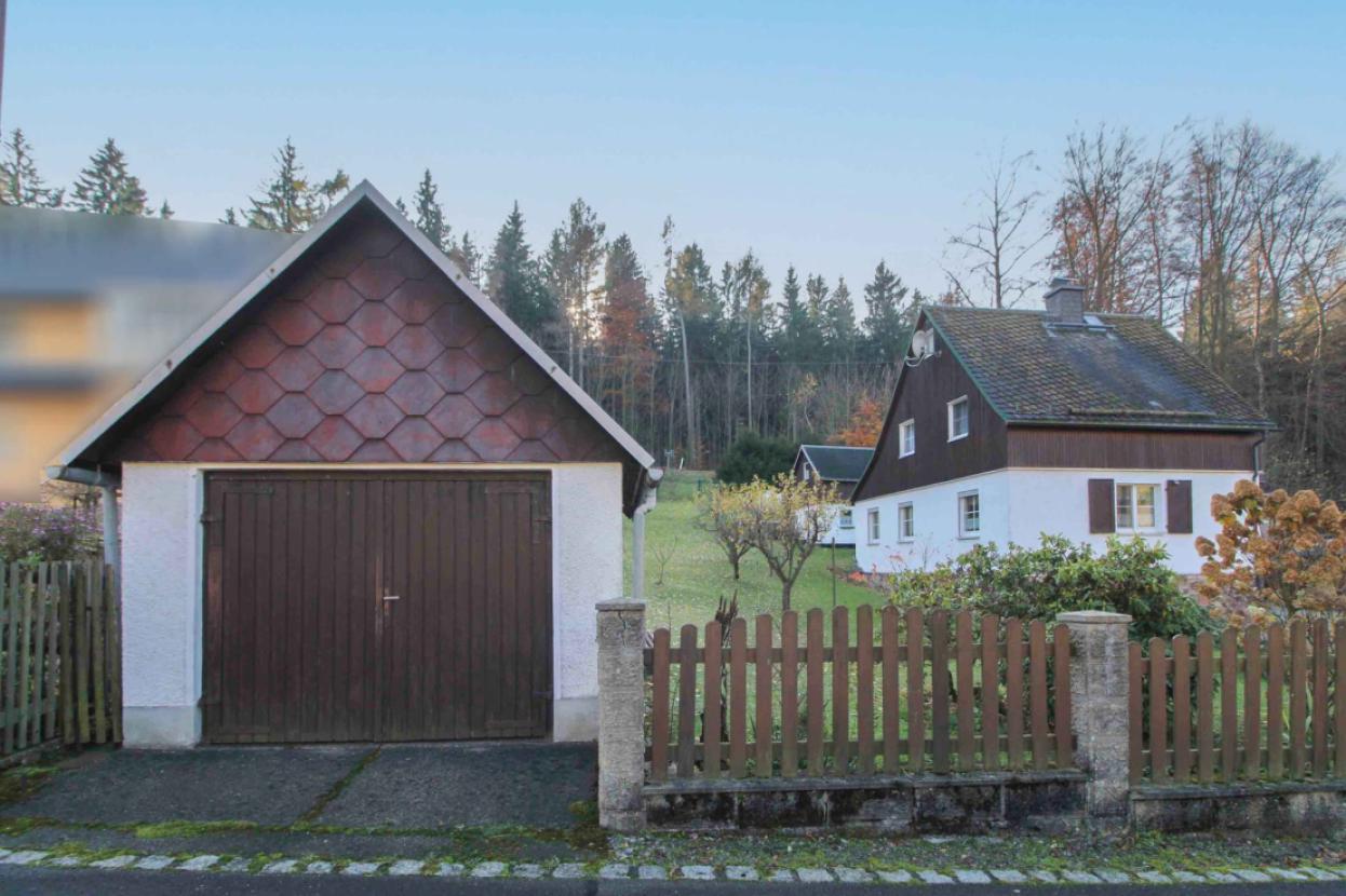 Garage und Haus