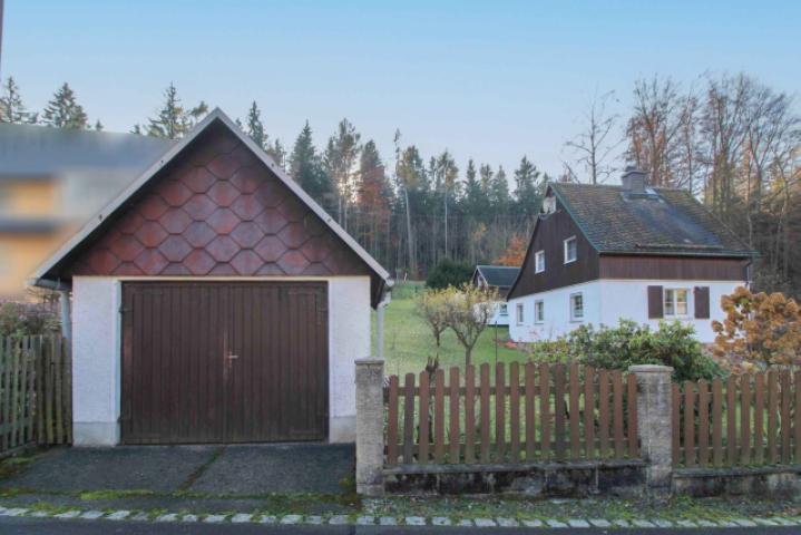 Garage und Haus