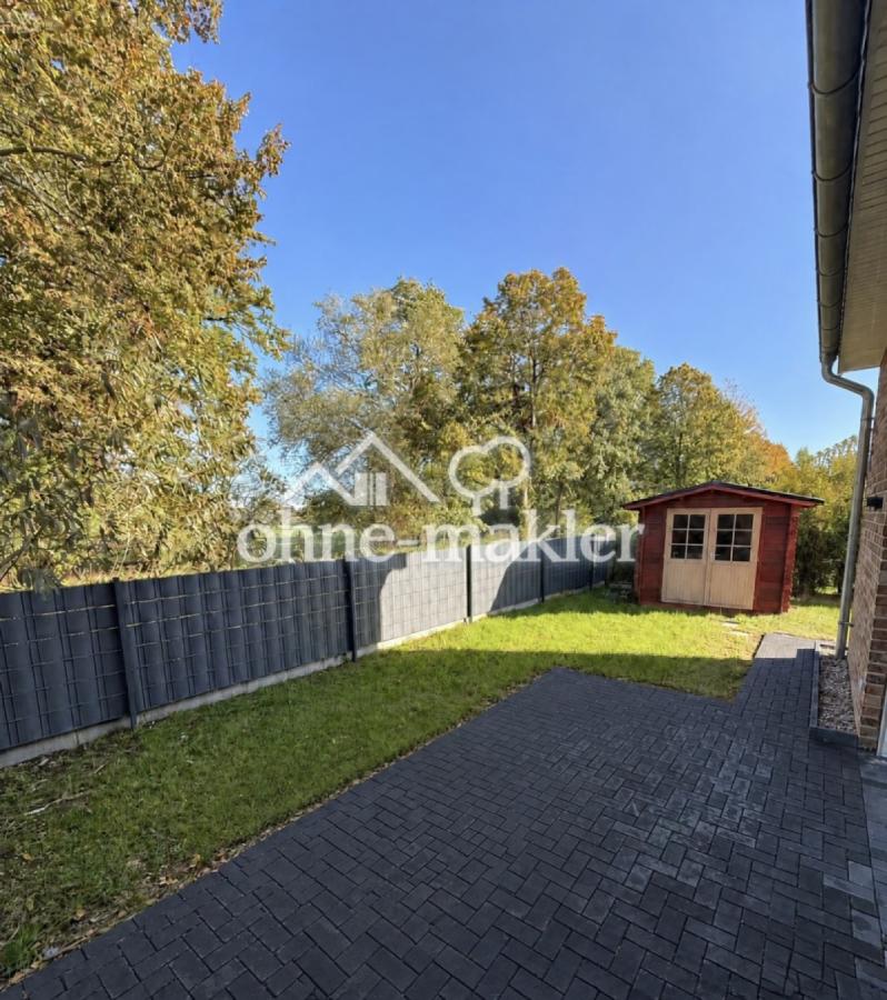 Terrasse mit Gartenhaus
