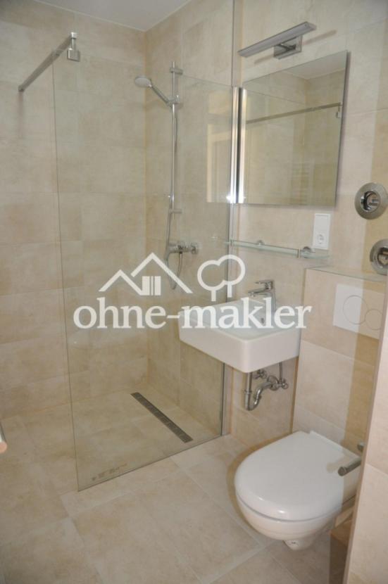 Bad mit begehbarer Dusche 