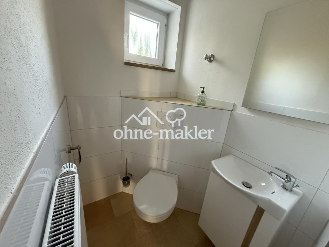 separates WC mit Fenster