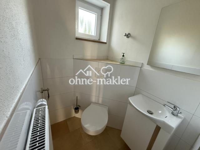 separates WC mit Fenster