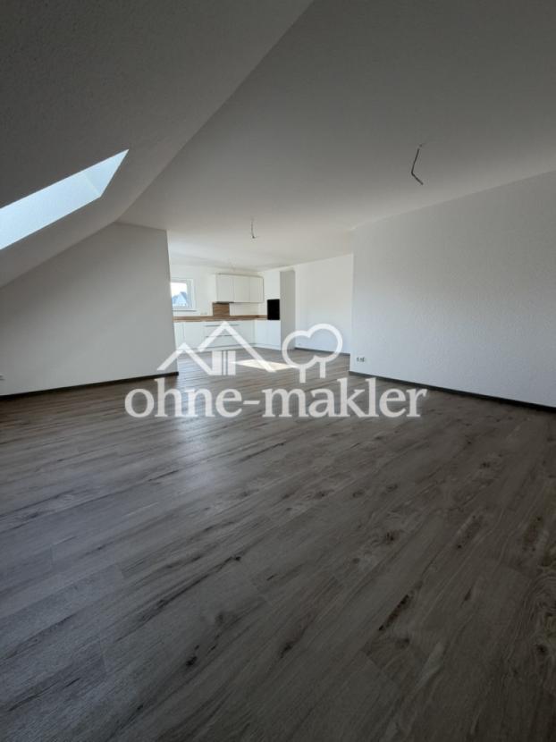 Blick Wohnzimmer auf Küche