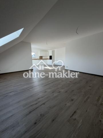 Blick Wohnzimmer auf Küche