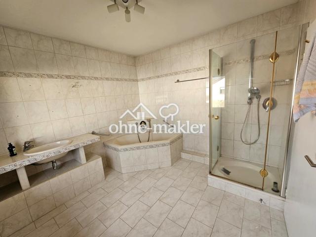 09_Badezimmer_mit_Dusche_und_W