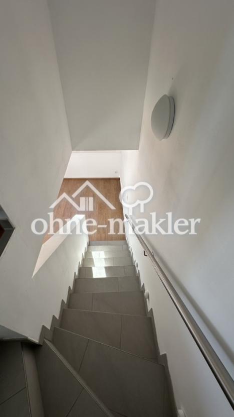 Blick Treppe runter 1