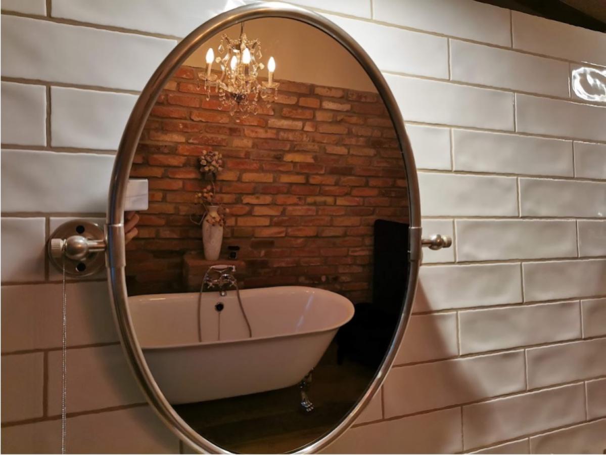Bad im OG mit Wanne und Dusche