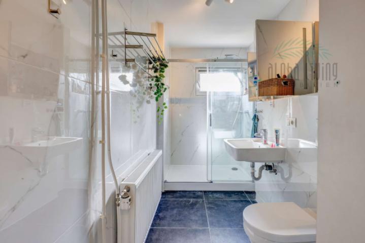 Badezimmer 1 (EG)